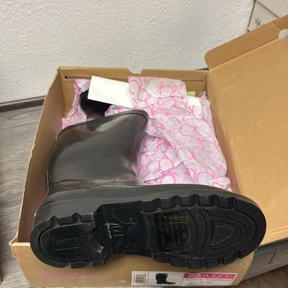 SUGAR Women's Raffle Rubber Rain Boots Mid Calf Black - Picture 3 of 4